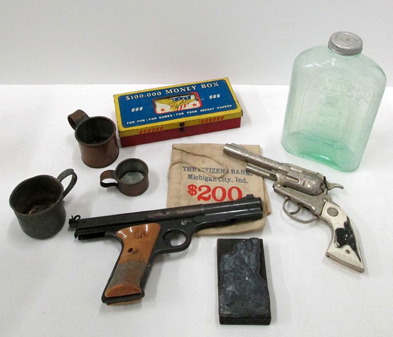 LOT OF COLLECTIBLES: Hubley Texan Jr cap gun, general electric refrigerator water bottle, and more.