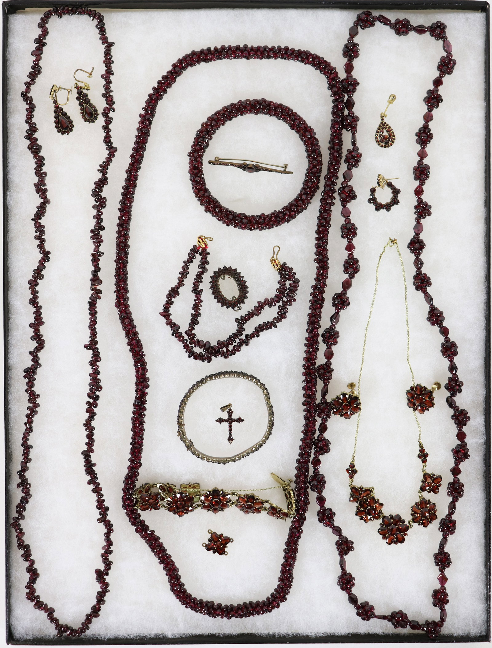 BOHEMIAN GARNET JEWELRY COLLECTION (1 of 4)