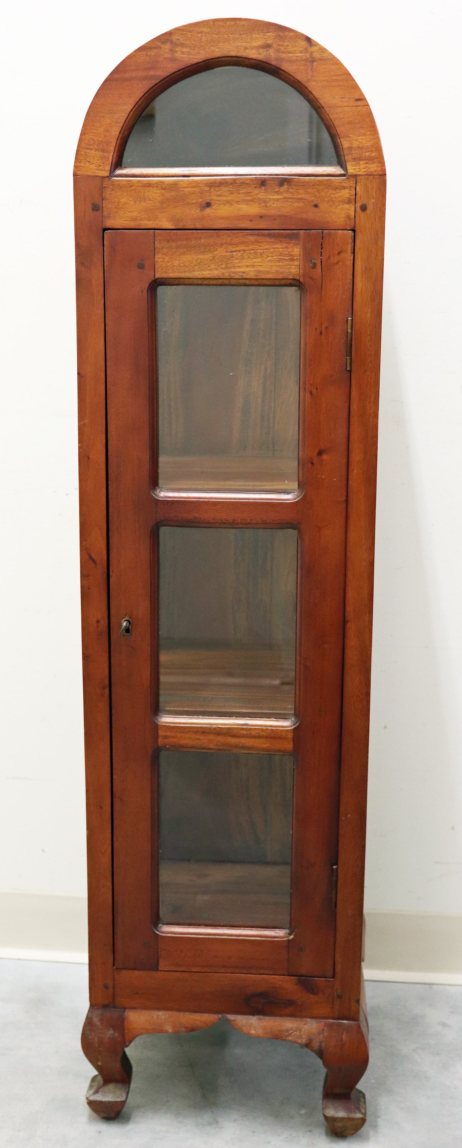 MEDIUM SIZE WOOD CURIO DISPLAY CABINET (1 of 3)