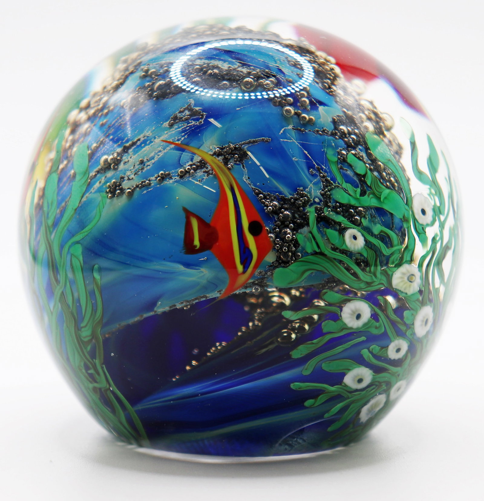 SIGNED ZELIQUE STUDIO GLASS AQUARIUM PAPERWEIGHT (1 of 4)
