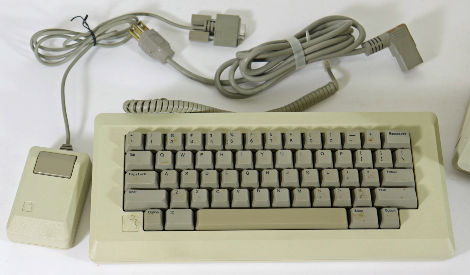 VINTAGE APPLE MACINTOSH PLUS COMPUTER - 2