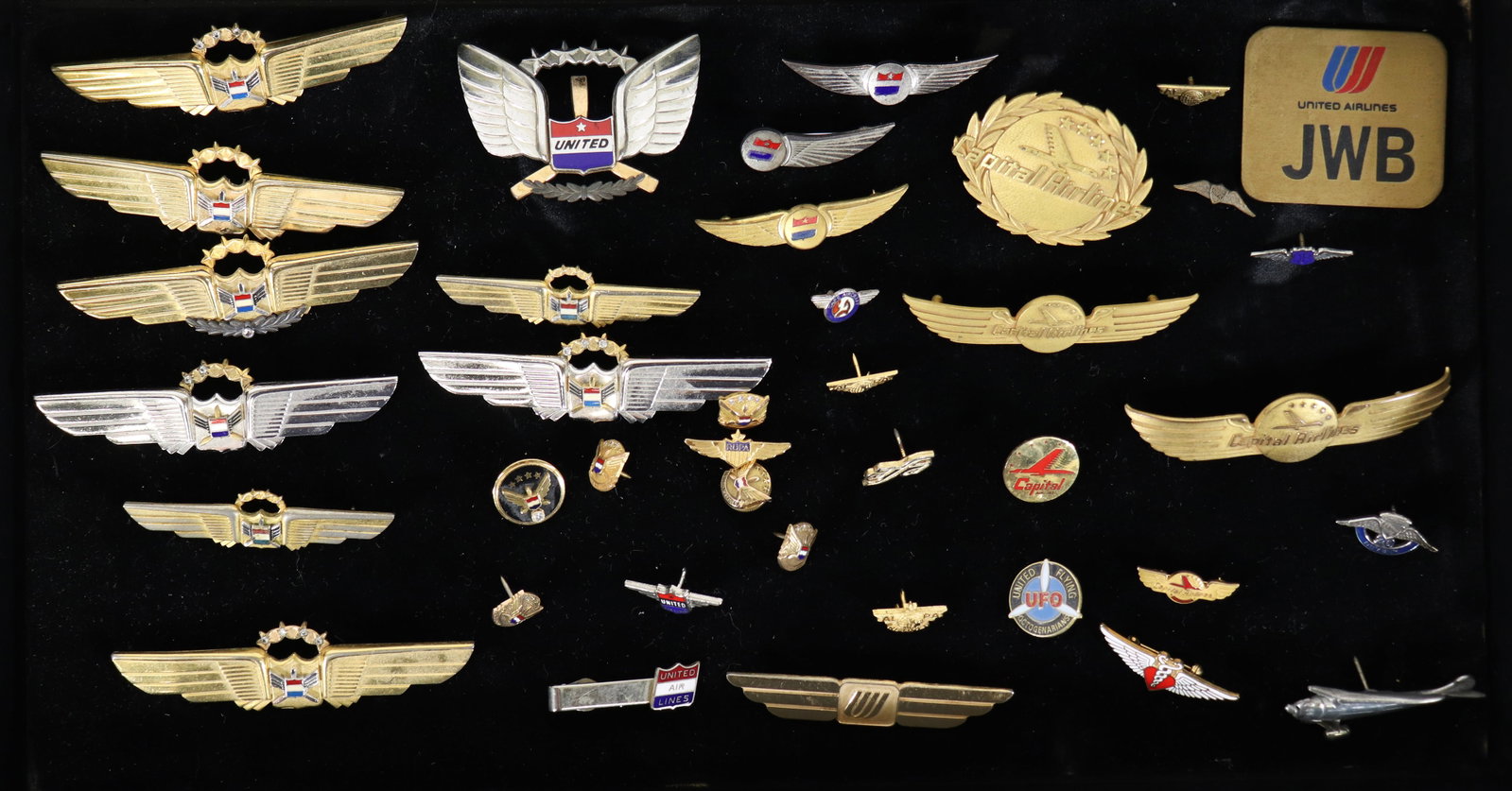 VINTAGE CAPITAL AIRLINES & UNITED PILOT WINGS (1 of 3)