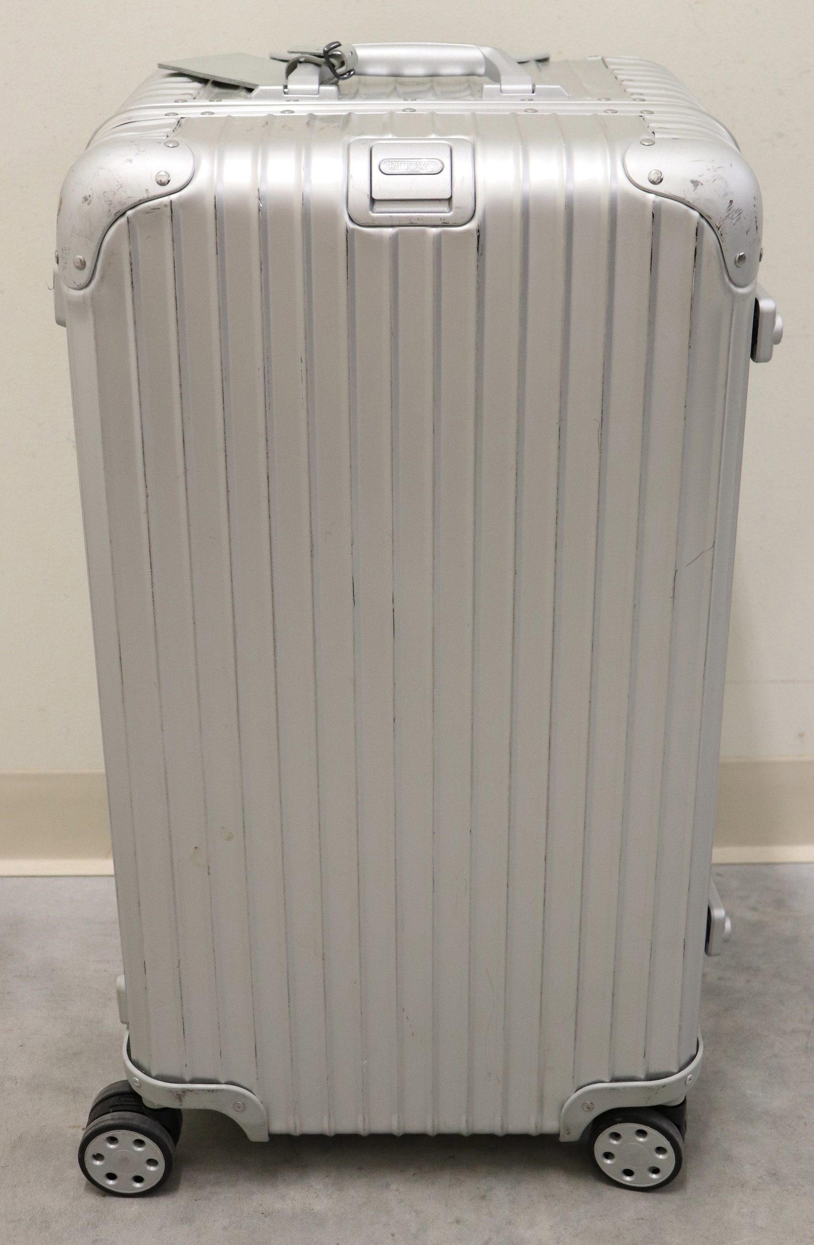 RIMOWA ORIGINAL ESSENTIAL TRUNK SUITCASE 28": A Rimowa original essential trunk aluminum suitcase with multi-wheel (spinner) wheel system. Measures approximately 28" x 13.5" x 15". Made in Canada. Numbered 9237500402/1295016. Some exterior scuffs