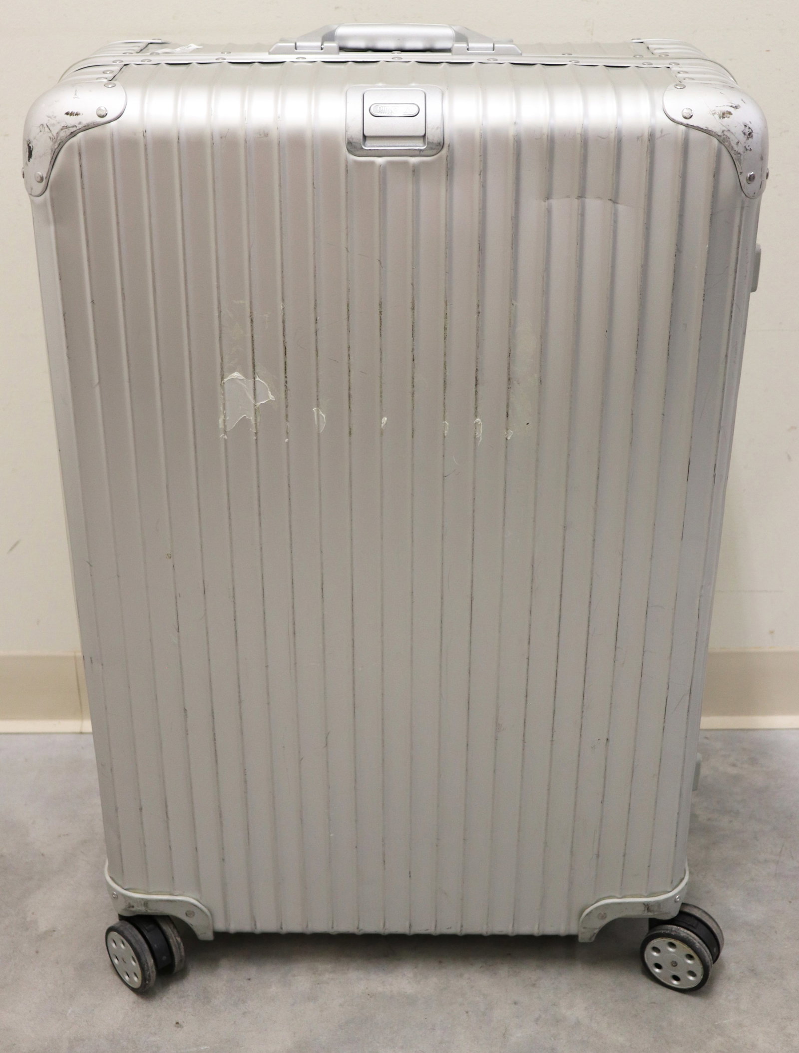 RIMOWA ORIGINAL LARGE ALUMINUM SUITCASE 31": A Rimowa large check in aluminum suitcase with multi-wheel (spinner) wheel system. Measures approximately 31" x 20" x 10". Made in Canada. Numbered 9207700402/0376314. Age related wear, exterior scuff