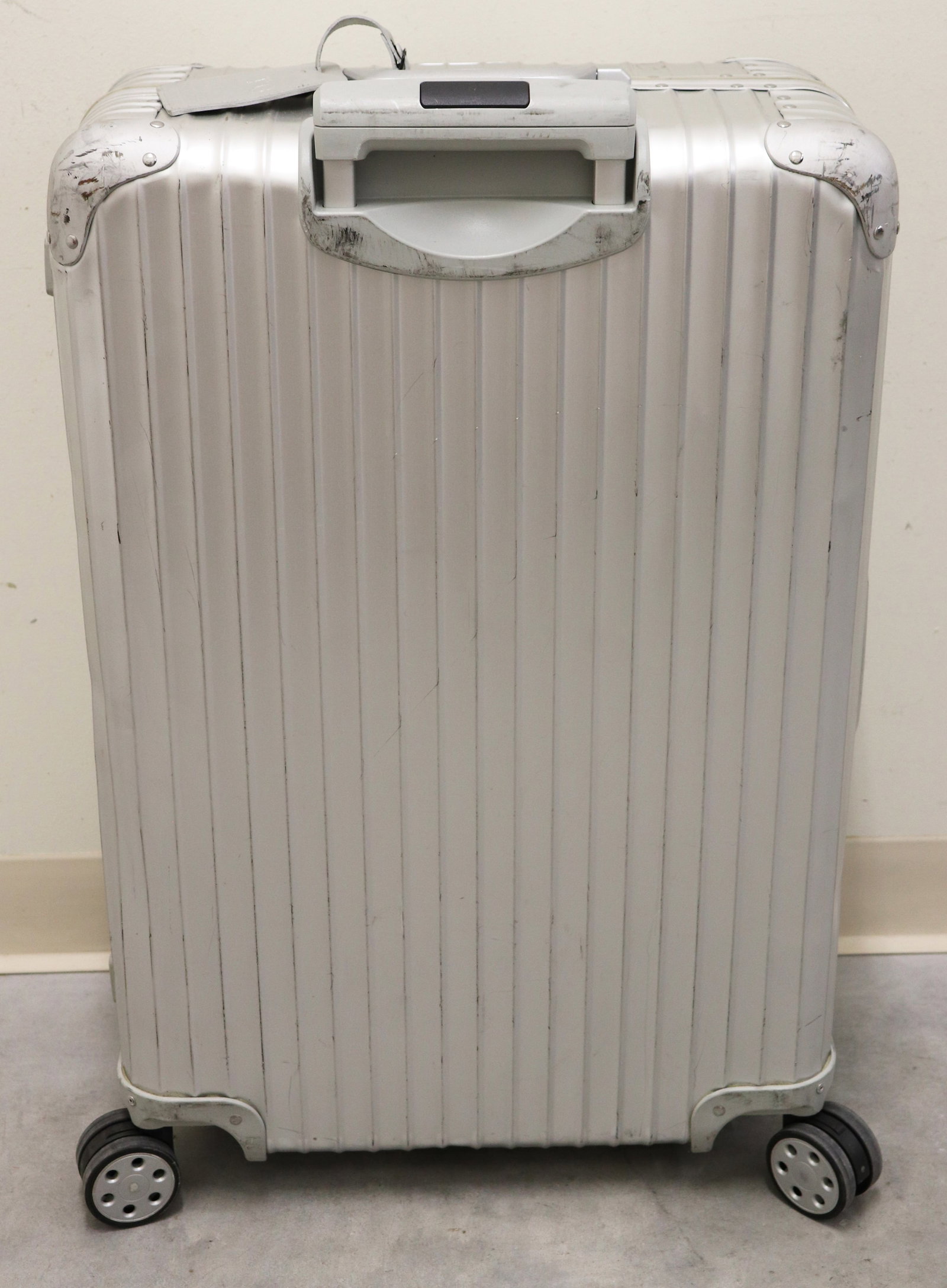 RIMOWA ORIGINAL MED CHECK IN ALUMINUM SUITCASE 28": A Rimowa medium check in aluminum suitcase with multi-wheel (spinner) wheel. Measures 28" x 18" x 10". Made in Canada. Numbered 920 000402/0064313. Age related wear, exterior scuffs, knicks, dents and