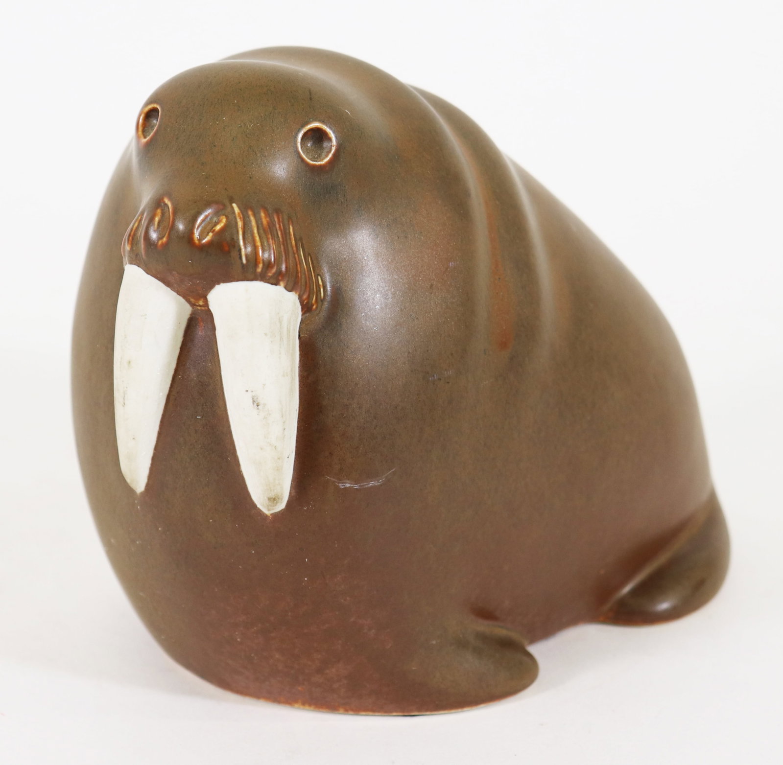 TAISTO KAASINEN PORCELAIN WALRUS SCULPTURE: Vintage Taisto Kaasinen Finland walrus sculpture. 8" x 6" x 4"