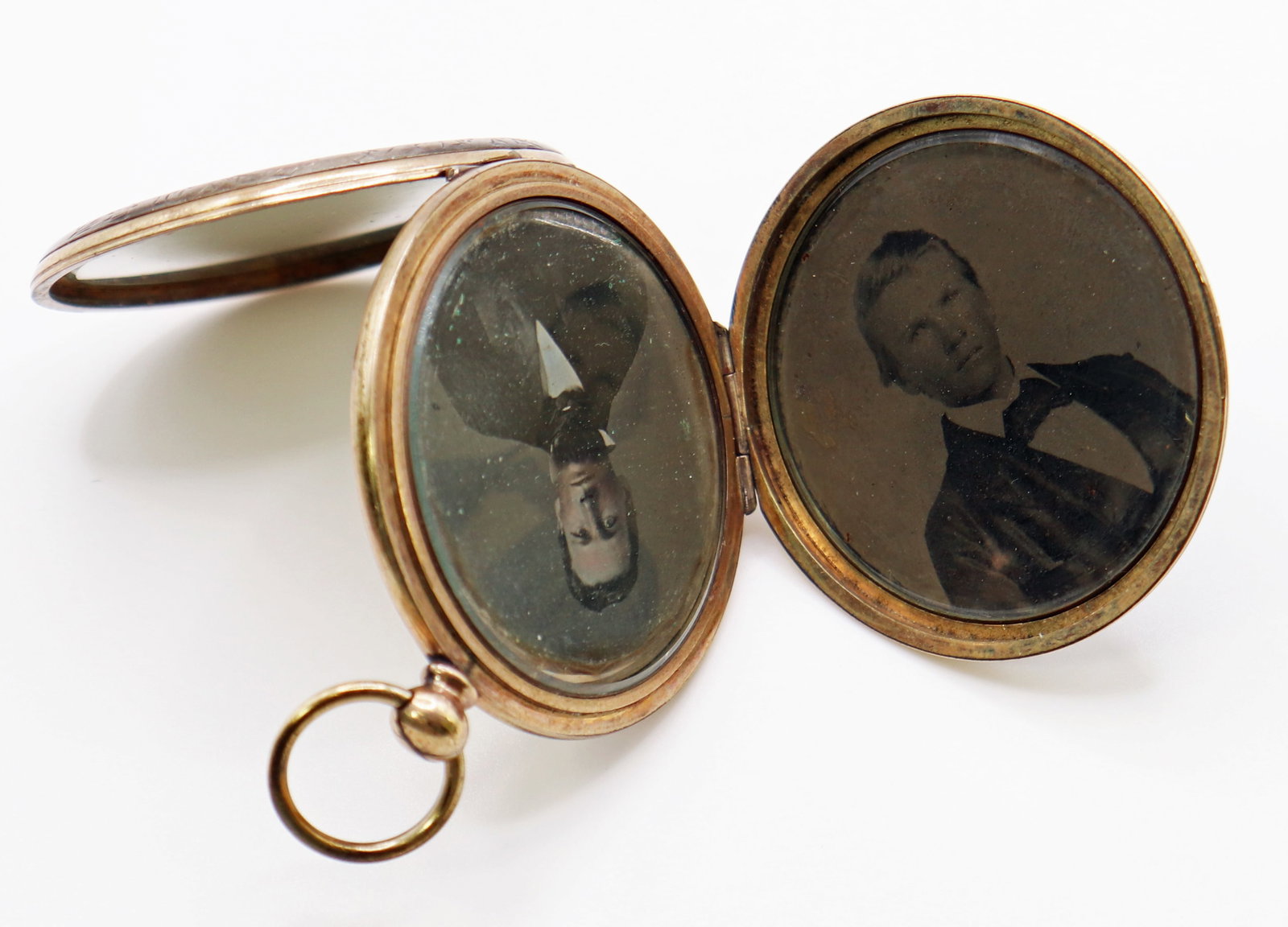 TWO TONE 19TH CENTURY VICTORIAN PORTRAIT LOCKET (1 of 10)