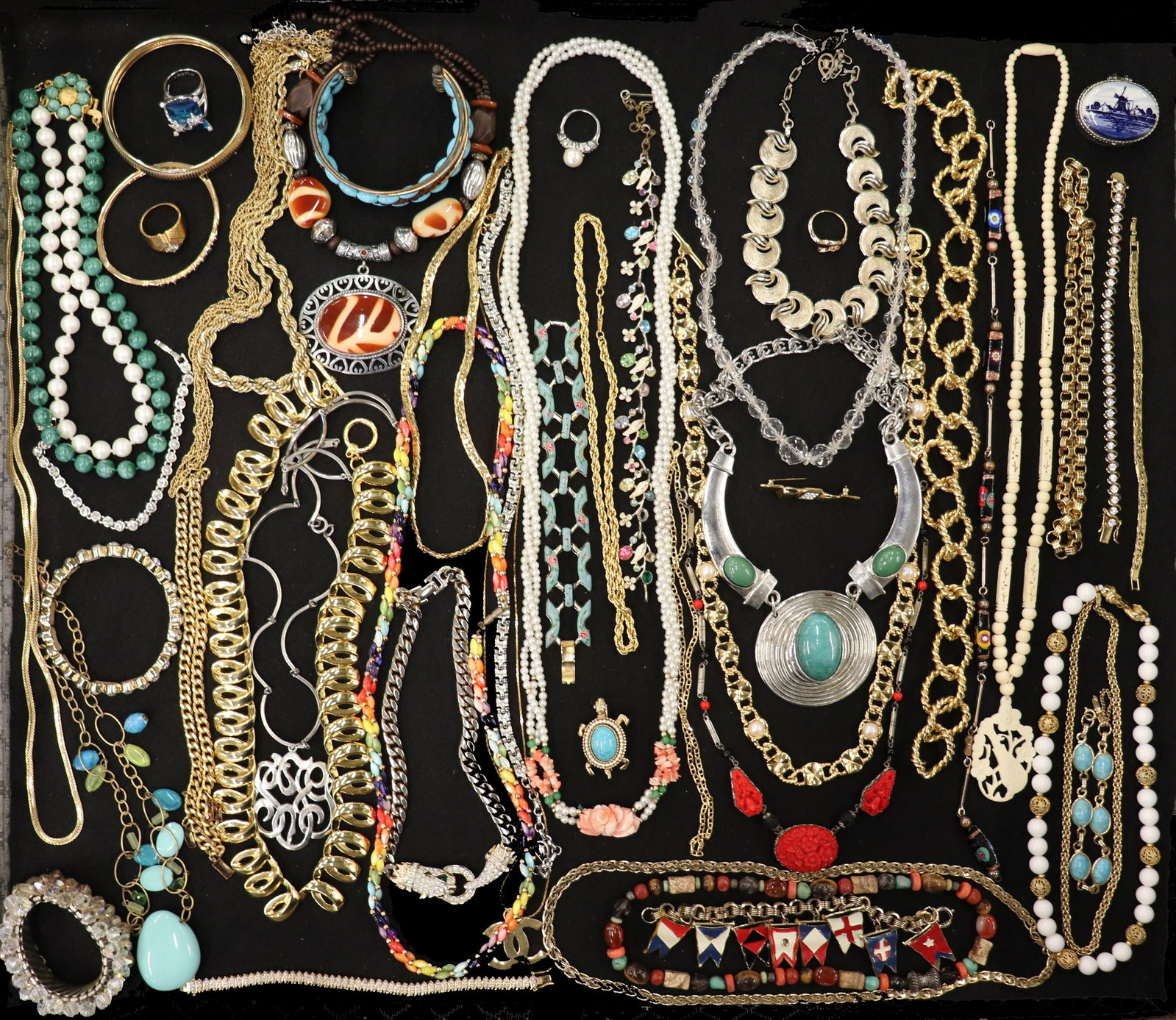VINTAGE COSTUME JEWERLY COLLECTION (1 of 4)