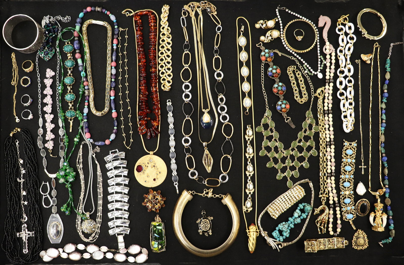 VINTAGE COSTUME JEWERLY COLLECTION (1 of 5)