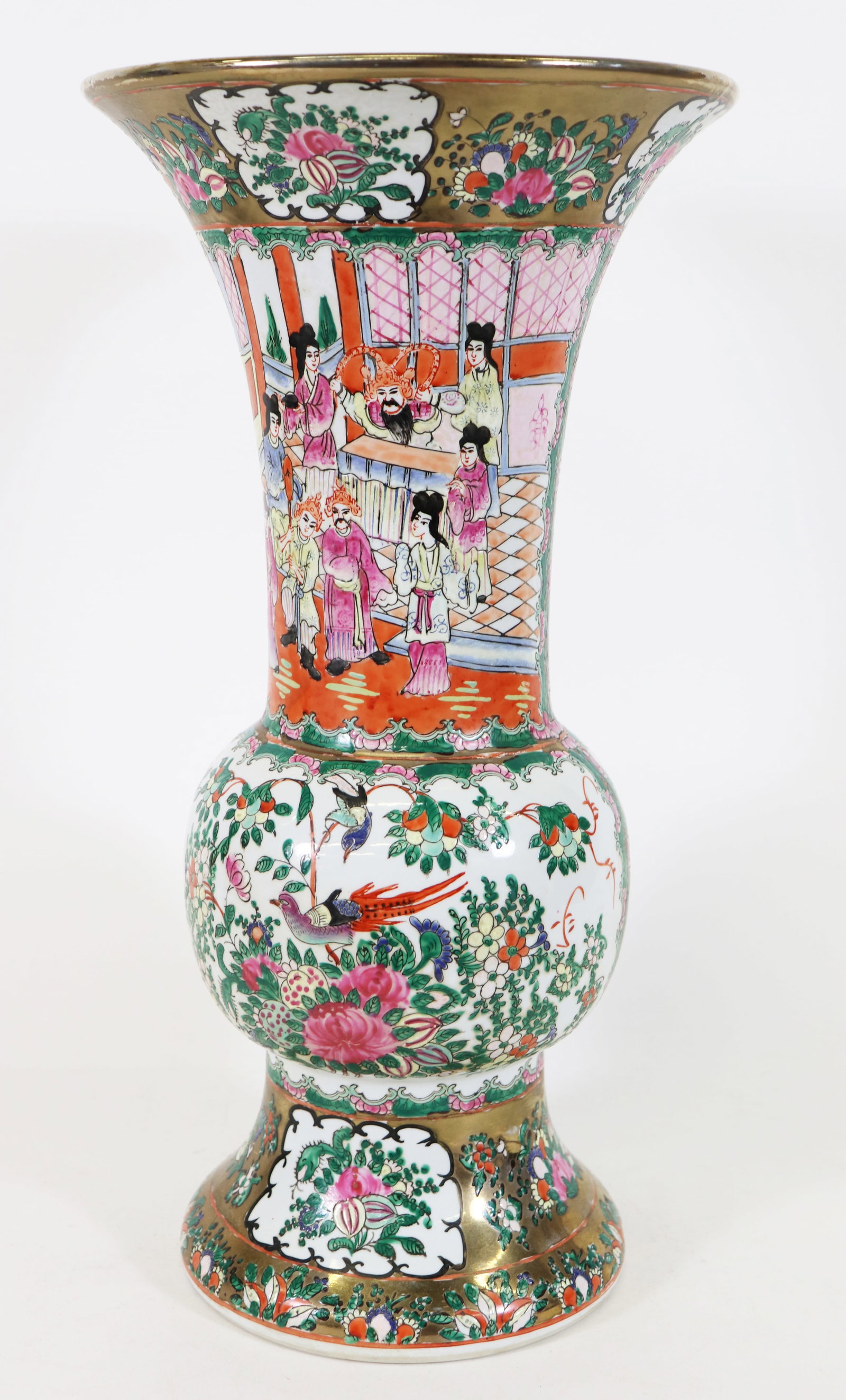 CHINESE ROSE MEDALLION BALUSTER VASE (1 of 4)