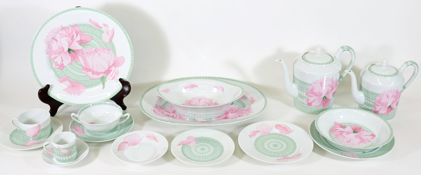 330+ PIECE HERMES LES PIVOINES PATTERN CHINA SET (1 of 18)