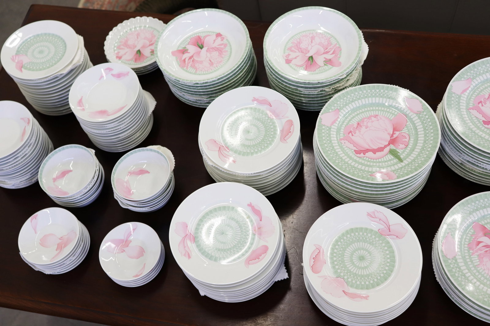 330+ PIECE HERMES LES PIVOINES PATTERN CHINA SET - 7