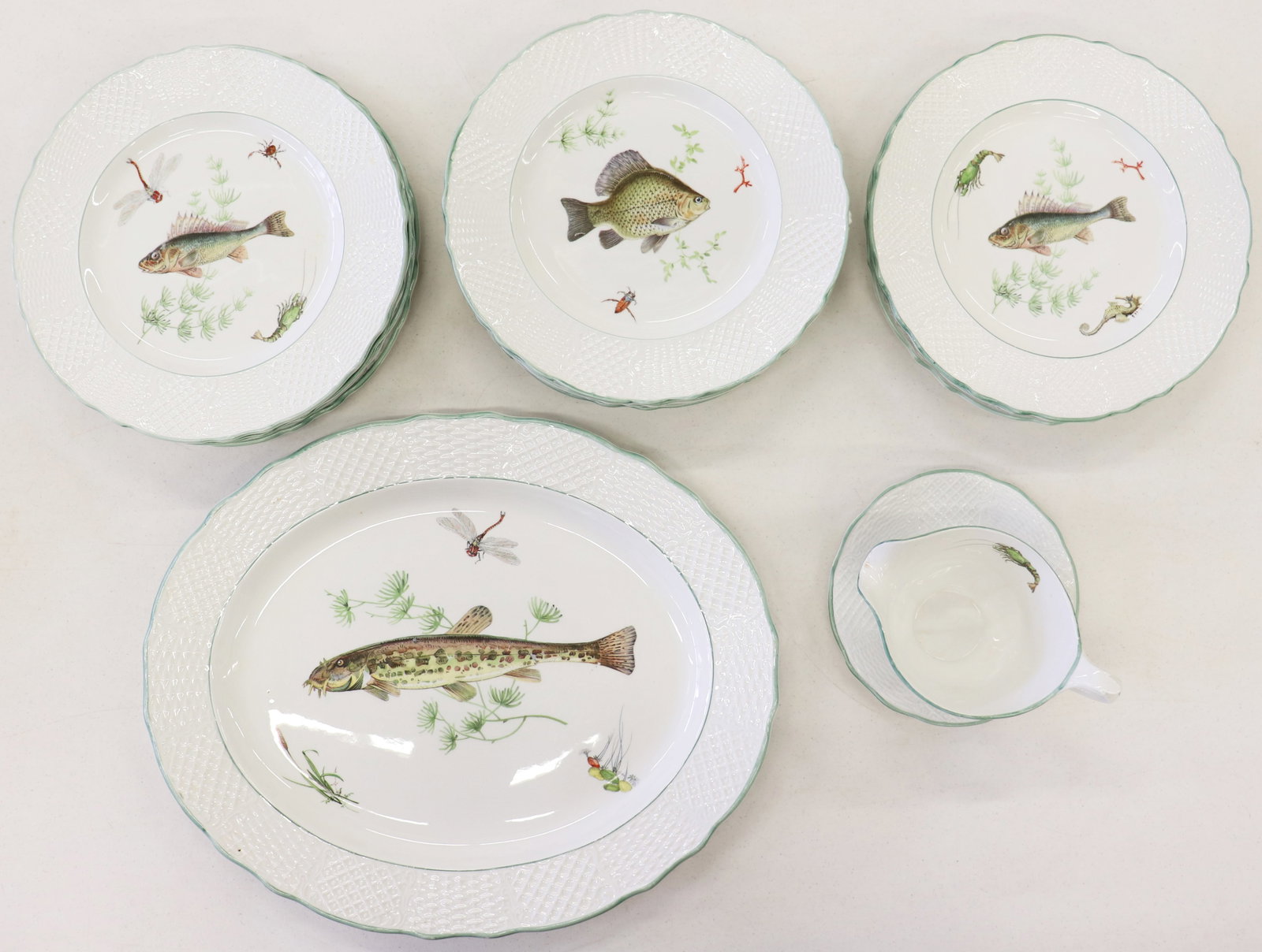 (15) MARLBOROUGH ENGLISH SIMPSONS FISH PLATES (1 of 3)