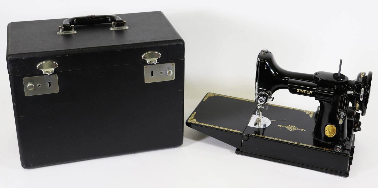 SINGER FEATHERWEIGHT SEWING MACHINE 222-1 (1 of 4)