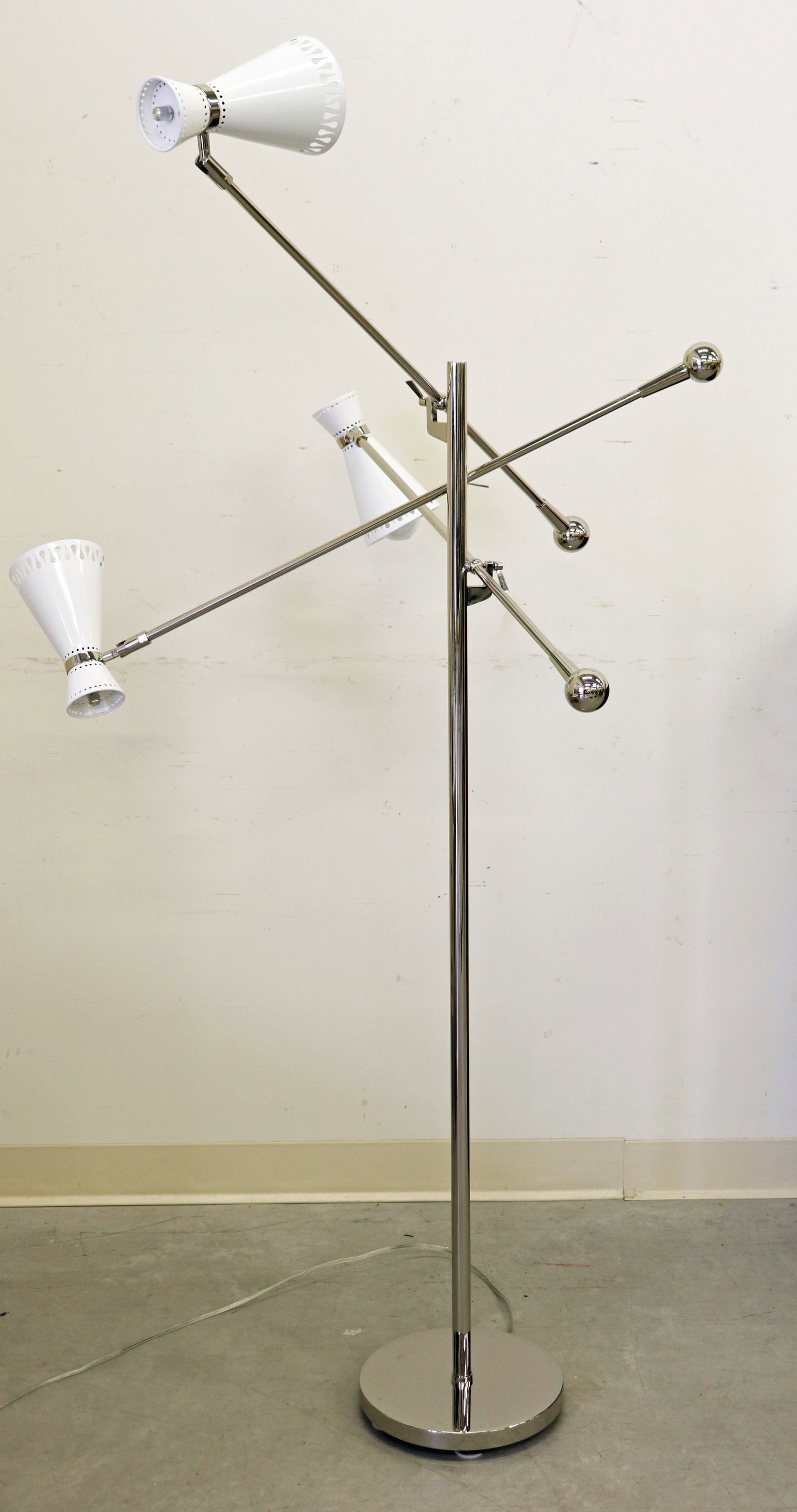MID CENTURY MODERN CHROME FLOOR LAMP (1 of 3)