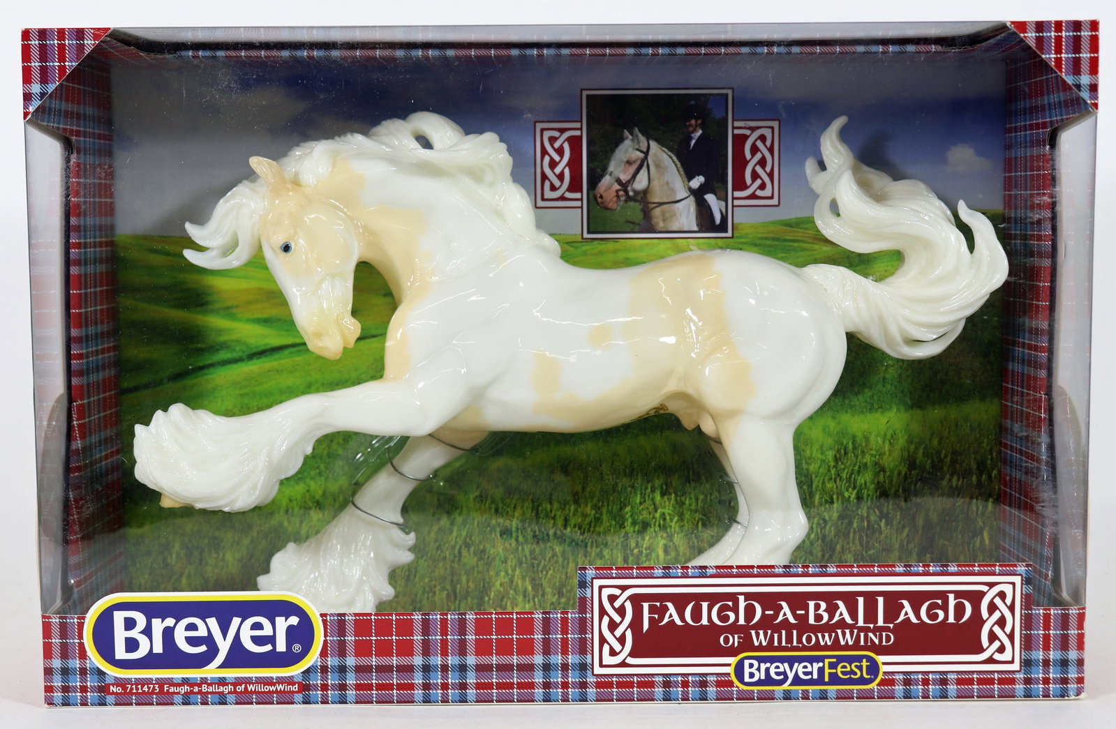 2020 BREYER BREYERFEST SIGNED HORSE (1 of 2)