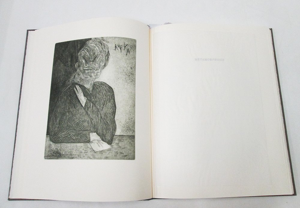 SIGNED METAMORPHOSIS BY FRANZ KAFKA BOOK: Limited Editions Club. # 110 out of 1500. Signed by Jose Luis Cuevas. Hardcover with case. Good condition.