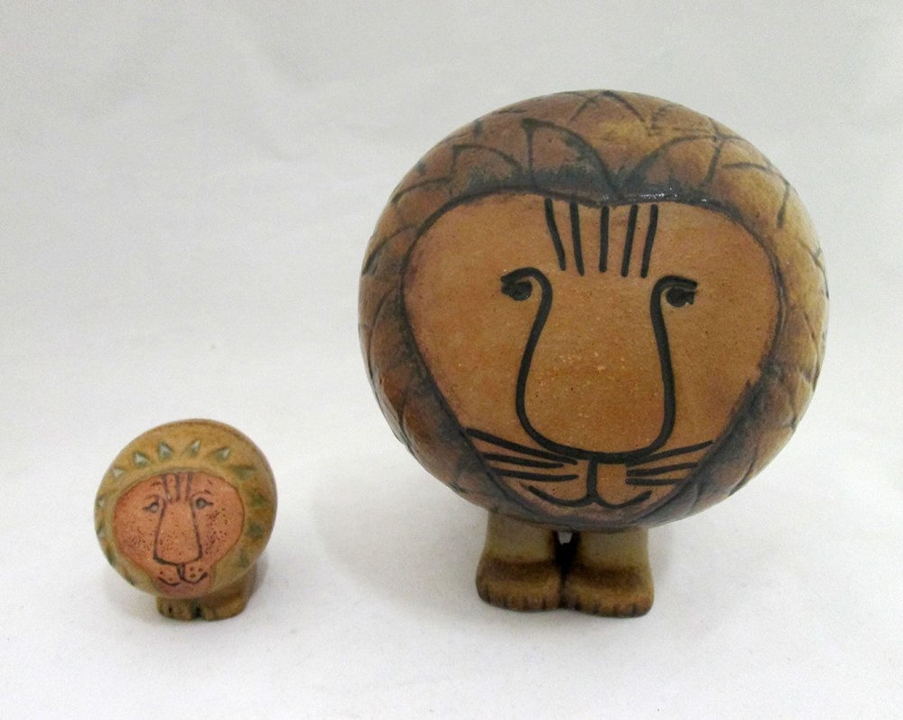 LISA LARSON GUSTAVSBERG LION POTTERY: Two lions, large lion and small cub, by Lisa Larson for Gustavsberg Sweden. 5 1/2" and 2 1/4" tall.