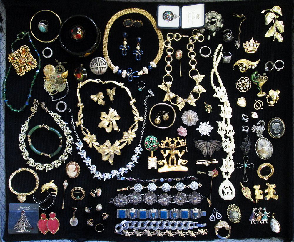 VINTAGE COSTUME JEWELRY: Vintage costume jewelry collection including Trifari, Napier, Coro, Lisner, Sterling, Swarovski, Sarah Coventry, JJ, Russian Lacquer, Gerrys, Alvin Studios, Van Dell, Gold Filled, Krementz, Germany, a