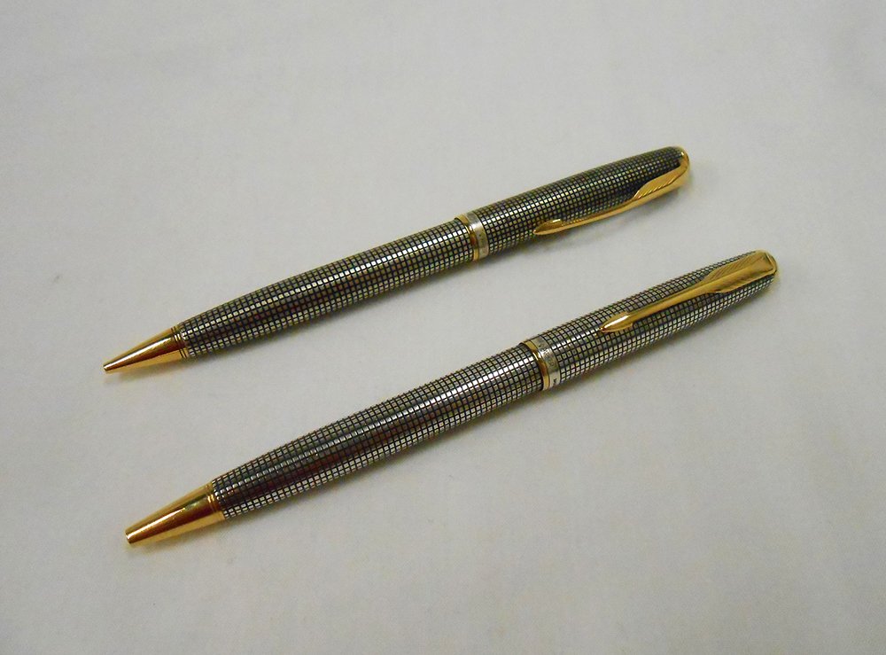 PARKER STERLING SONNET CISELE PEN & PENCIL: Parker ballpoint pen and matching pencil. Sterling silver hallmarks with 23K gold plated trim with a cross hatched pattern. Made in France.
