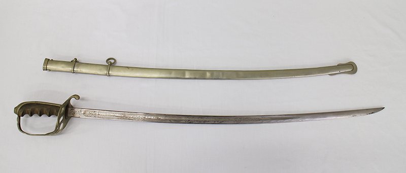 ARMY OFFICER SWORD SPRINGFIELD ARMORY: 1902 STYLE 1 Sword is marked Springfield Armory, Springfield Mass USA. Sword is also marked US and E Pluribus Unum. Measures 37" long and comes with scabbard.