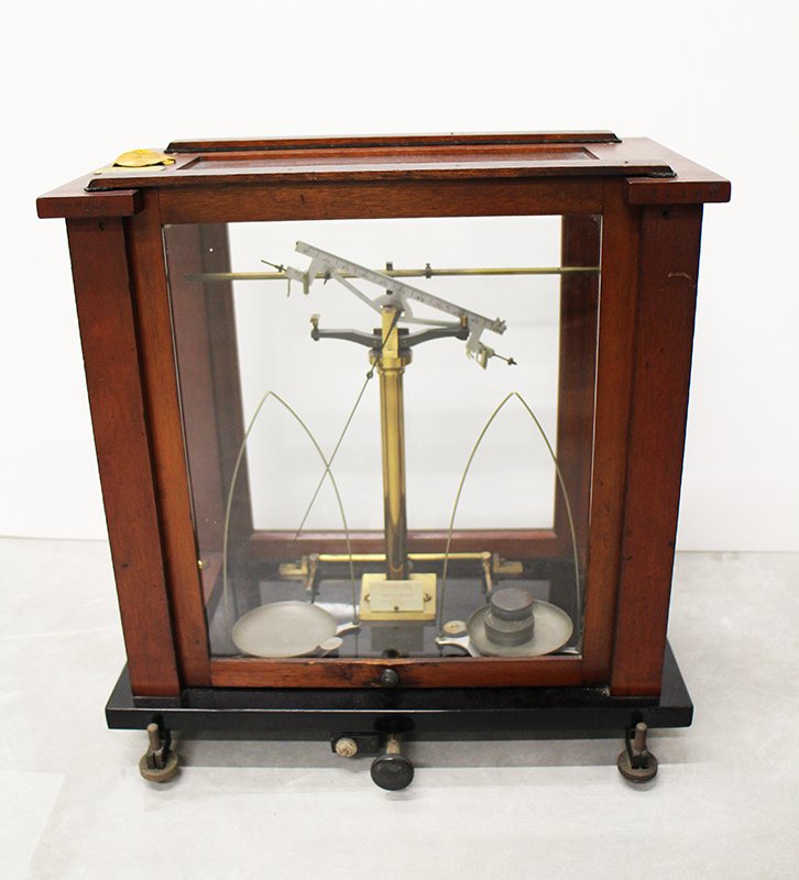 VOLAND & SONS BALANCE SCALE: Vintage Voland and Sons Made in USA mahogany cased analytical balance scale. Measures 17" x 17 1/2" x 9 1/2"