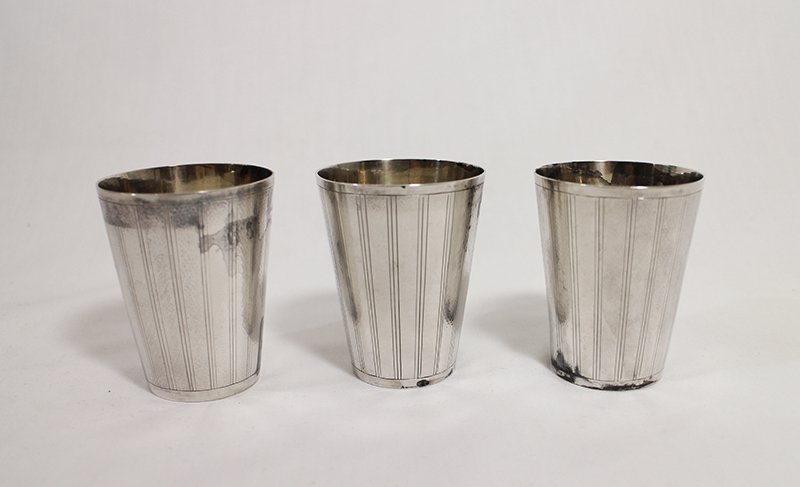 LUEN HING CHINESE EXPORT SILVER CUPS: (3) Luen Hing hallmarked Chinese silver shot or cordial glasses. Glasses are 2 1/2" tall and weigh a total of 4 OZT.