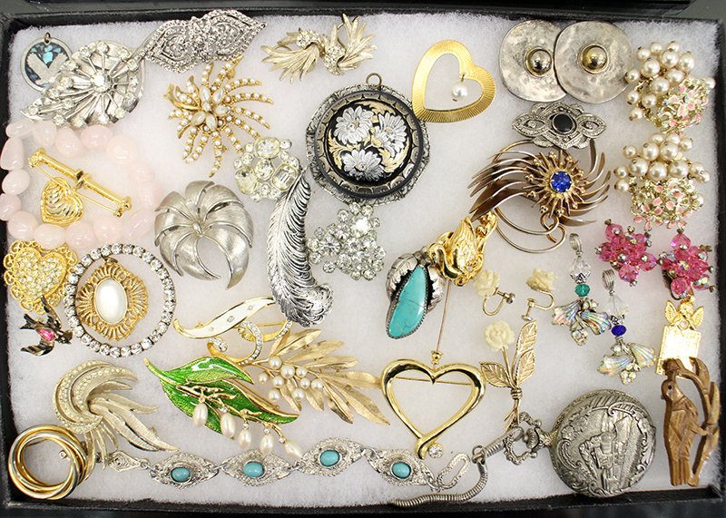 VINTAGE COSTUME JEWELRY LOT: Includes Monet, Trifari, Diconola, BSK, Turquoise, Florenza,10K gold, VanDell, Geneva and more.