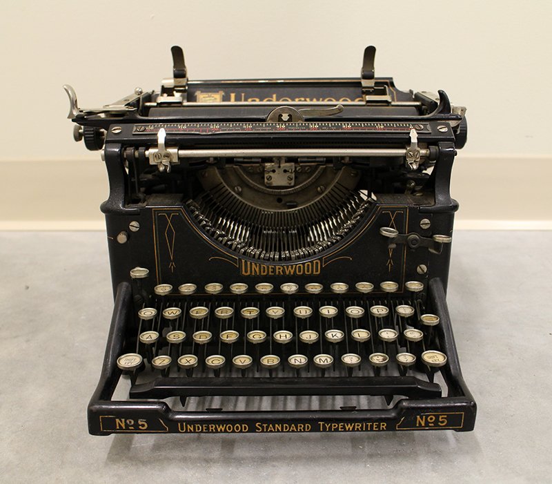 ANTIQUE UNDERWOOD TYPEWRITER: Black # 5 underwood typewriter. Appears to function properly although has not been tested.