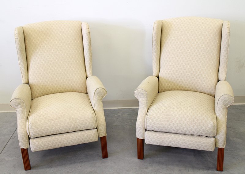 (2) LA Z BOY WINGBACK RECLINERS: Pair of LA-Z-BOY wingback recliner armchairs. Chairs measure 40" tall 25" wide 28" depth.