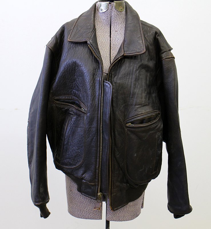AVIREX LEATHER NAVY BOMBER JACKET: Avirex leather Navy bomber jacket type G-2 size Large. Some scratches to back and sleeve.