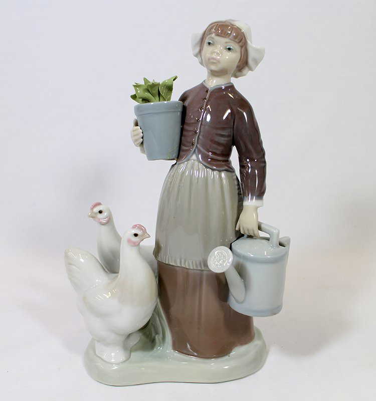 LLADRO DUTCH GIRL WITH CHICKENS FIGURINE
