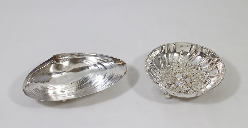 WALLACE & S. KIRK STERLING DISHES: Wallace sterling silver clam dish 4094 and S. Kirk & Son sterling 430 bowl with fruit, grape, & flower repousse. Total weight of 5.7 OZT.