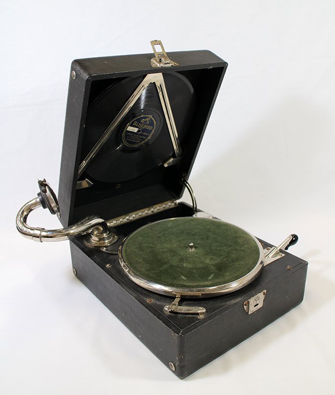 POLK ATLANTA VICTROLA TALKING MACHINE: Working table top phonograph talking machine. Label reads Melody King Polk Atlanta. Comes with crank and extra needles.