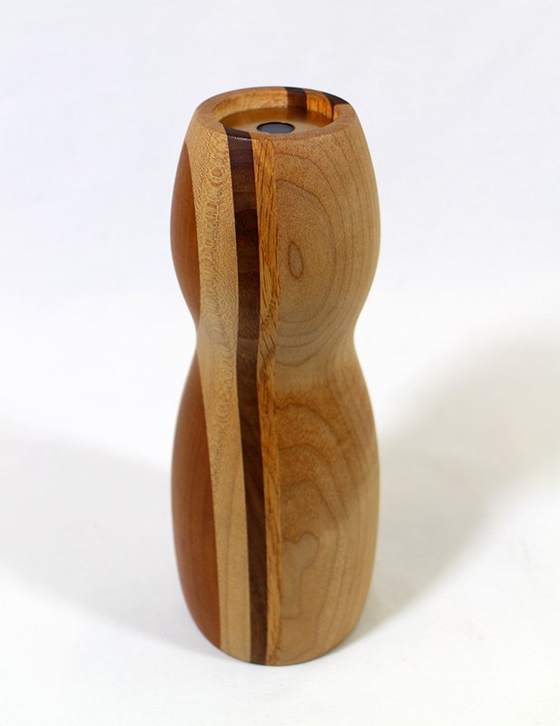 DAVID COLLIER KALEIDOSCOPE: David Collier artist signed Kaleidoscope. Case is crafted with assorted inlaid wood. 9" long.