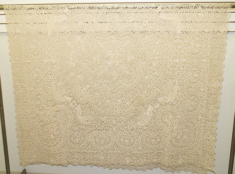 ANTIQUE CROCHETED BEDSPREAD TABLECLOTH: Victorian handmade heirloom coverlet. Measures 96" x 60" wide.