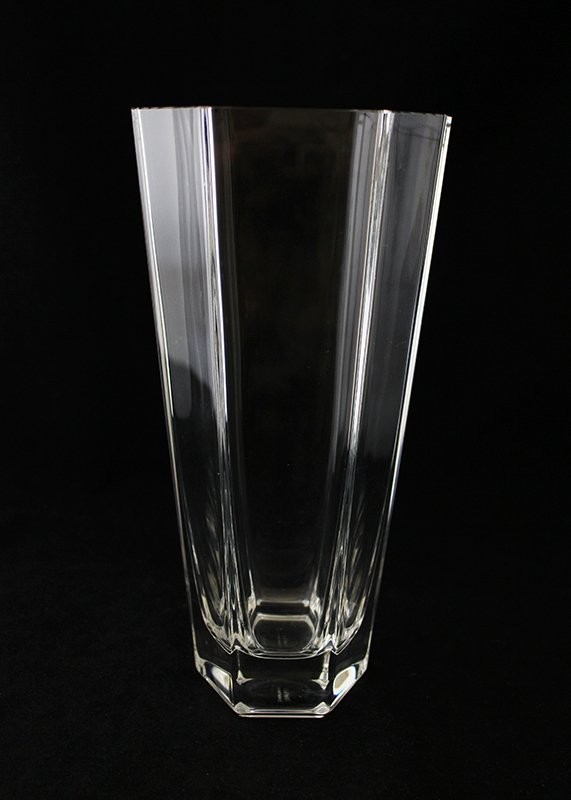 TIFFANY & CO FRANK LLOYD WRIGHT VASE: Tiffany & Co. Frank Lloyd Wright 1986 crystal vase. 9 5/8" tall. Some scratches from use.