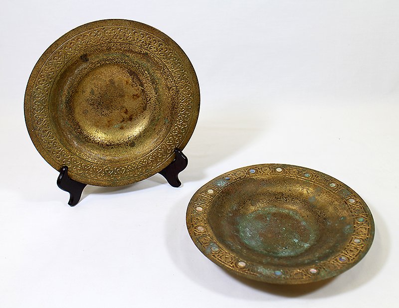 (2) TIFFANY STUDIOS BRONZE BOWLS: Two bronze Tiffany Studios bowls, one with mother of pearl accents. Marked Tiffany Studios New York 1723 & 1707. 9" wide.