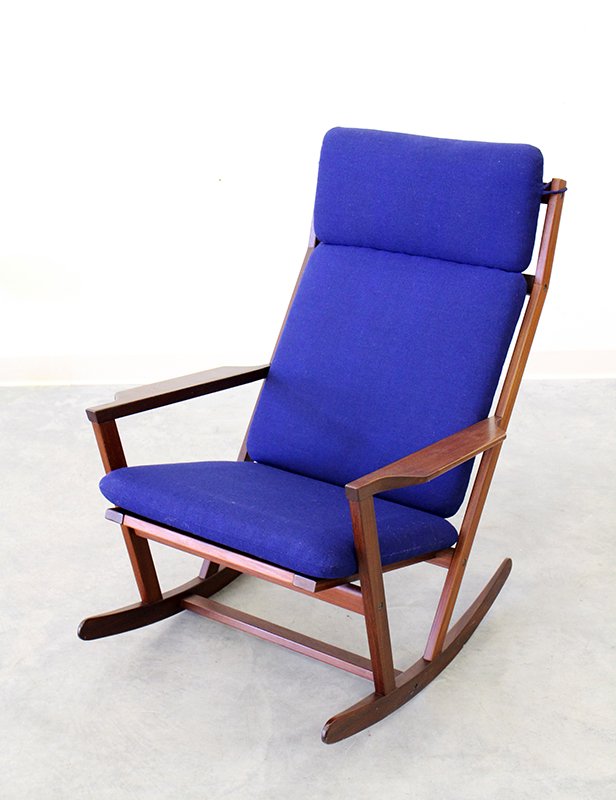 FREM ROJLE MODERN ROCKING CHAIR: Danish Modern Frem Rojle by Paul Volther rocking chair. 37 1/2" tall 31 1/2" wide.