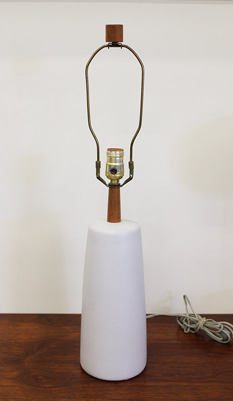 GORDON & JANE MARTZ MID CENTURY LAMP: Gordon & Jane Martz Vintage Mid Century ceramic table lamp. Signed Martz on back of lamp. 25 1/2" tall to top of finial.