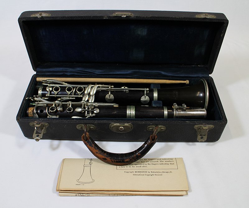 ANTIQUE BUFFET CRAMPON CLARINET W/ BOX: Wood clarinet marked Buffet Crampon and G Valette Paris France.