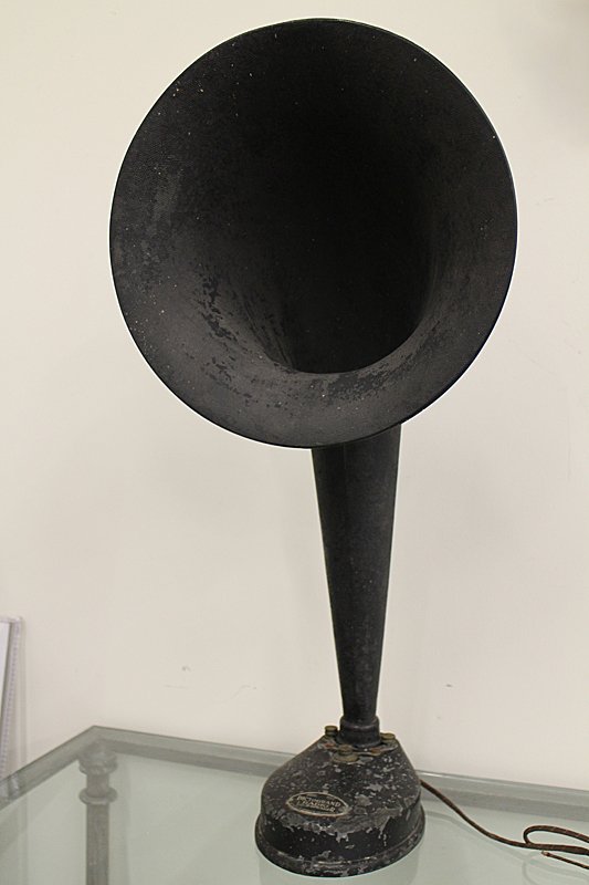 DICTOGRAND RADIO LOUD SPEAKER WITH HORN: Dictogrand Dictograph loud speaker. Some losses & wear from age. Needs to be re-wired. 25" tall.