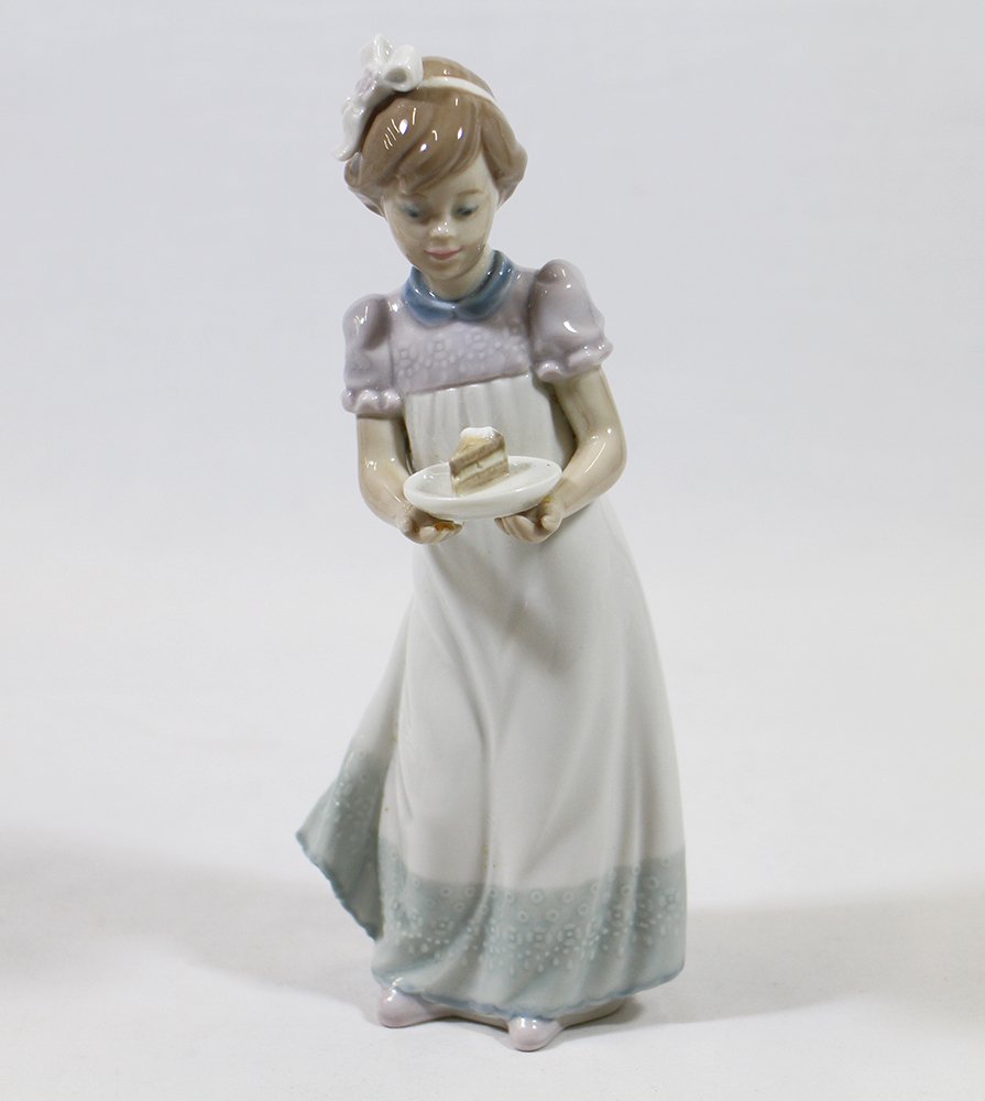 LLADRO "HAPPY BIRTHDAY" GIRL WITH CAKE Jun 06, 2015 Vero Beach