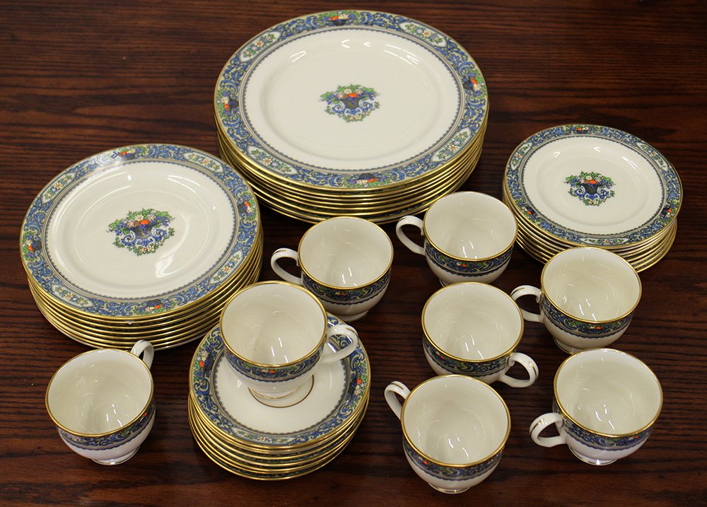 LENOX AUTUMN CHINA - SERVICE FOR 8 (1 of 4)
