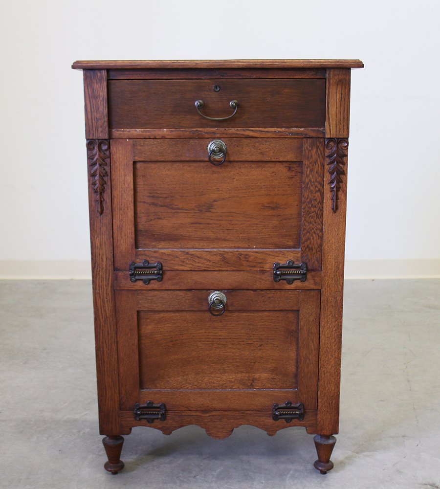 ANTIQUE AUGUST KERN BARBER