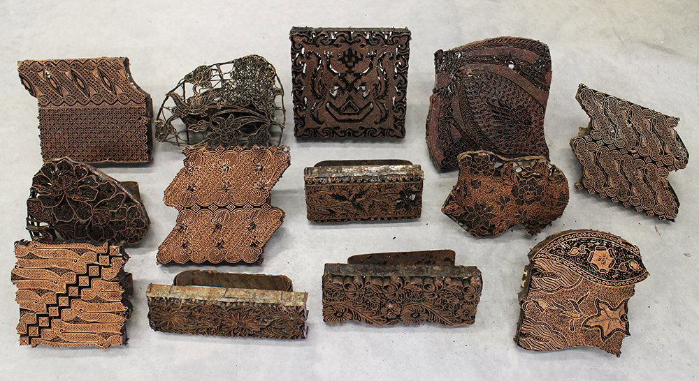 13 METAL BATIK FABRIC TEXTILE STAMPS (1 of 6)