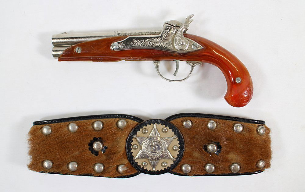 1950's HUBLEY CAP GUN & COWBOY BELT: Early 1950's toy Hubley flintlock cap gun & cowboy belt.