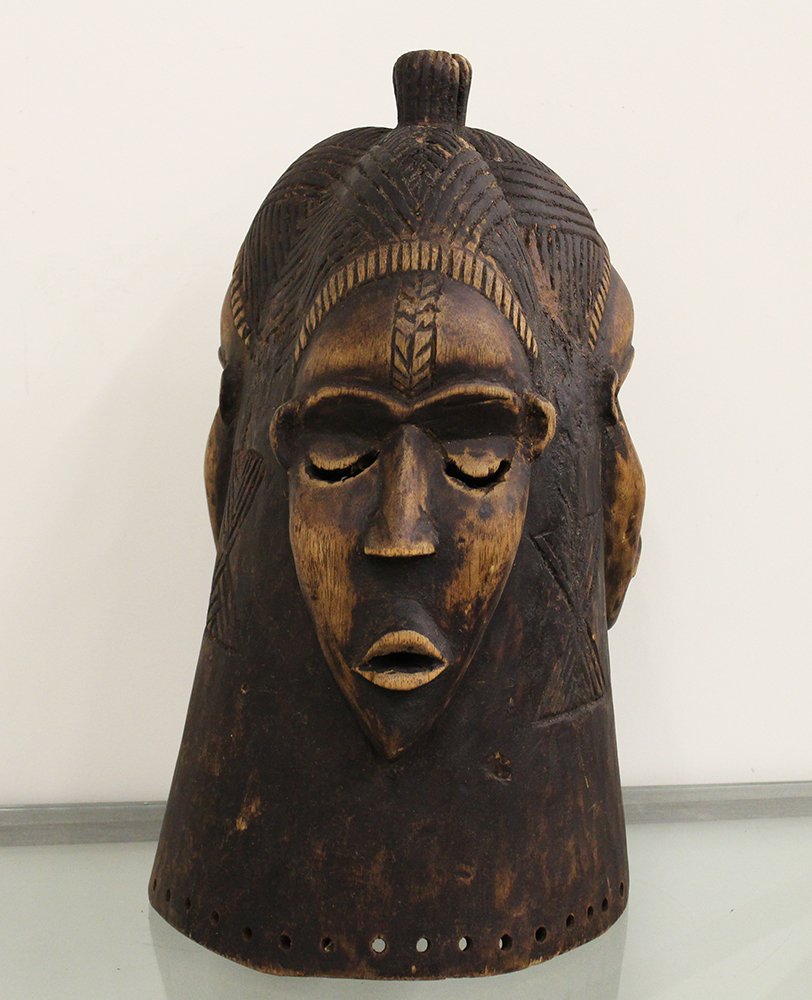 CHIEFTON'S CEREMONIAL HEADDRESS (1 of 2)