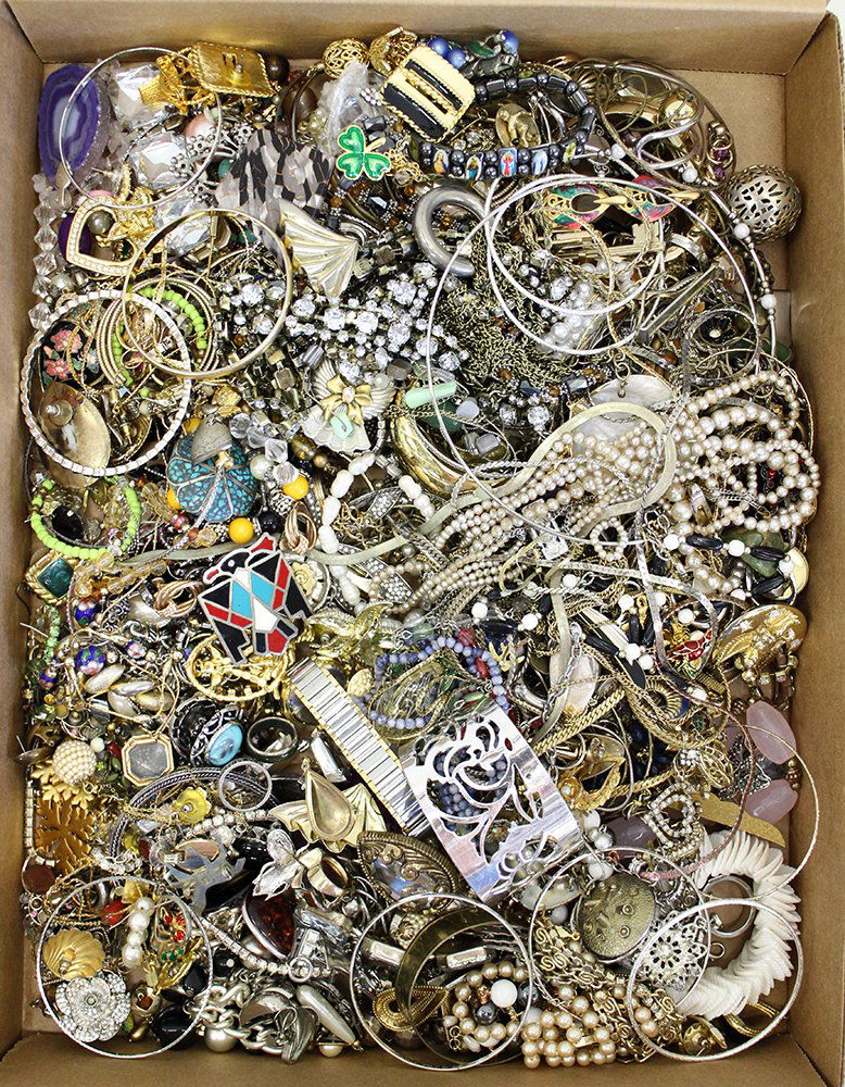 COSTUME JEWELRY (1 of 3)