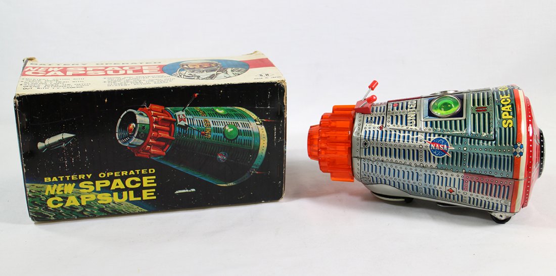 VINTAGE JAPAN NEW SPACE CAPSULE TOY: Vintage battery operated New Space Capsule NASA tin litho toy. Made in Japan. Battery compartment loose, needs some work. Very good appearance. Includes box. 9 1/4" long.